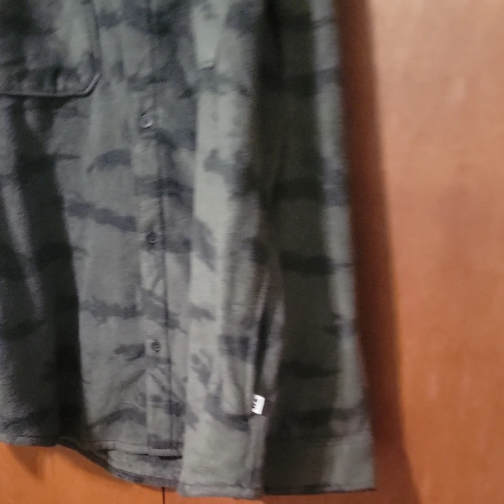 Free Assembly Shirt - Picture 4 of 9